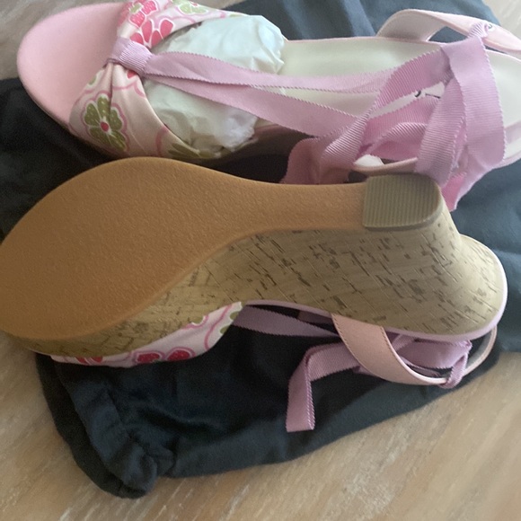 New pink Barbie like size 8.5 wedge heels - Picture 4 of 7